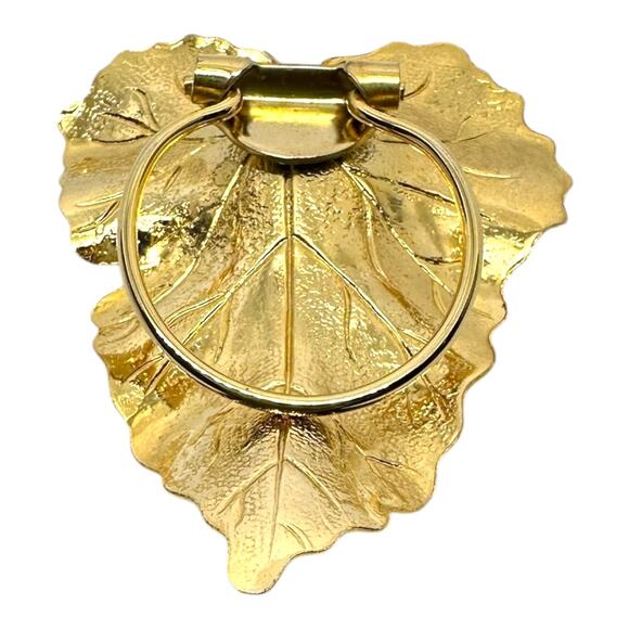Vintage Gold Toned Textured Leaf Scarf Clip - Picture 2 of 6